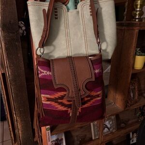 Justin conceal carry fringe Women's Bag